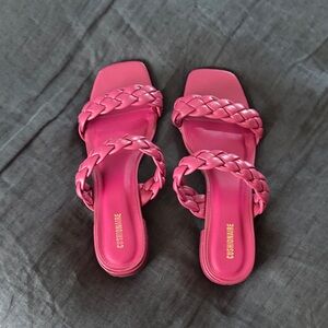 Cushionaire Women's Fuchsia Braided Sandals